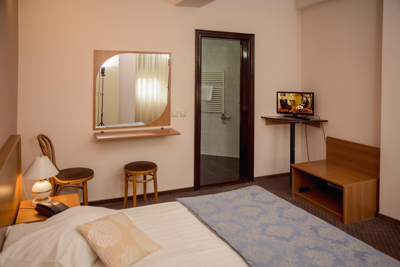 Hotel Reghina Timisoara Bagian luar foto