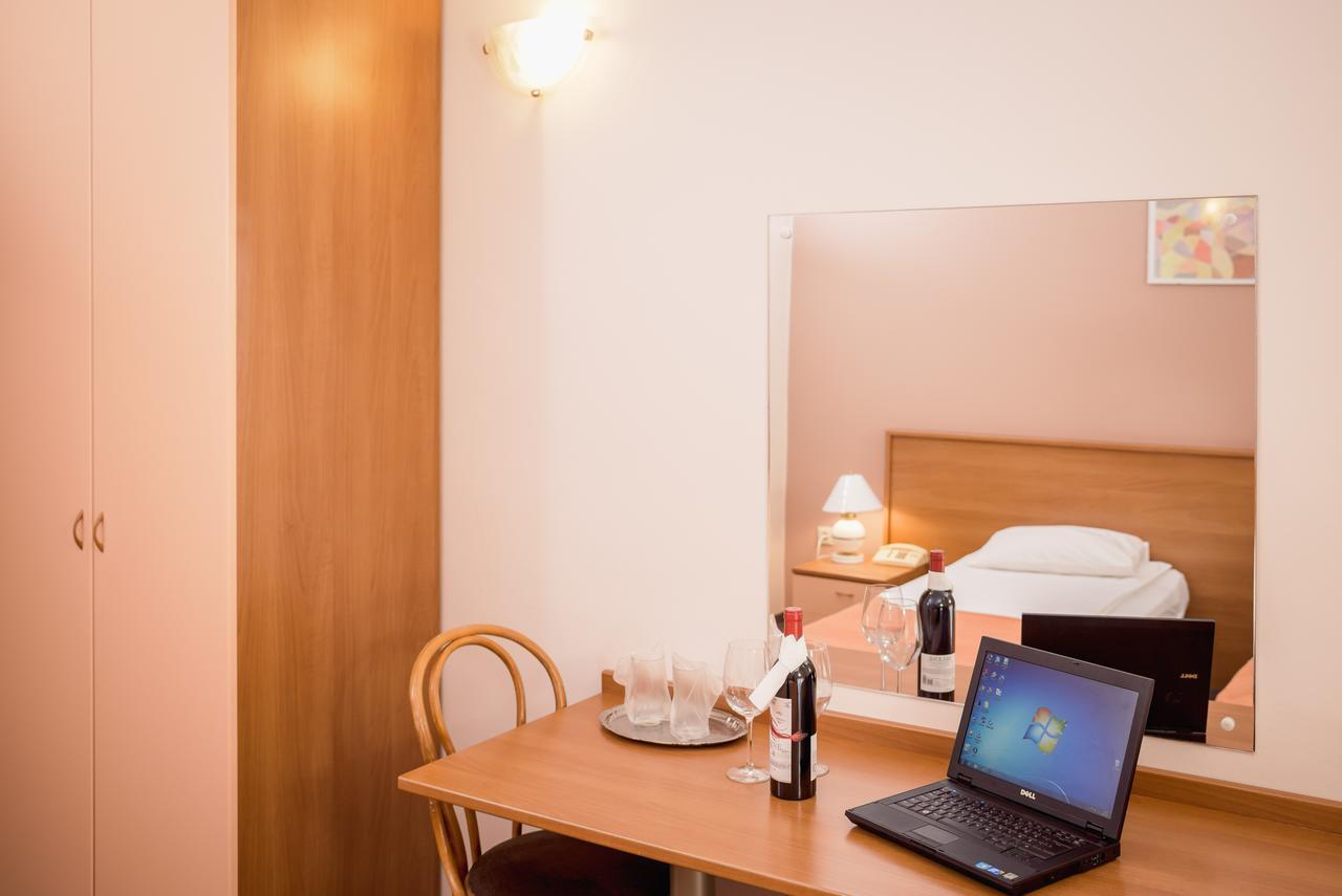 Hotel Reghina Timisoara Bagian luar foto