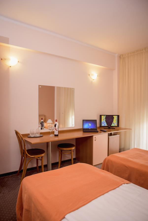 Hotel Reghina Timisoara Bagian luar foto