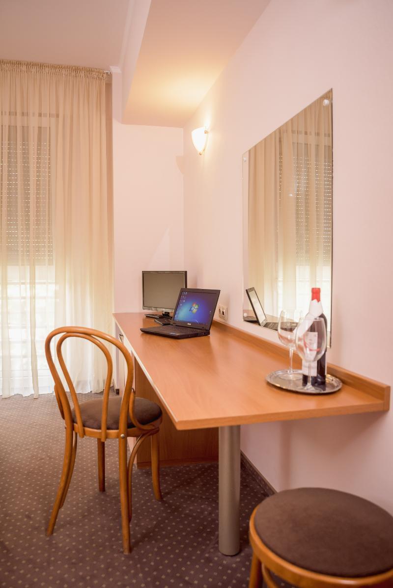 Hotel Reghina Timisoara Bagian luar foto