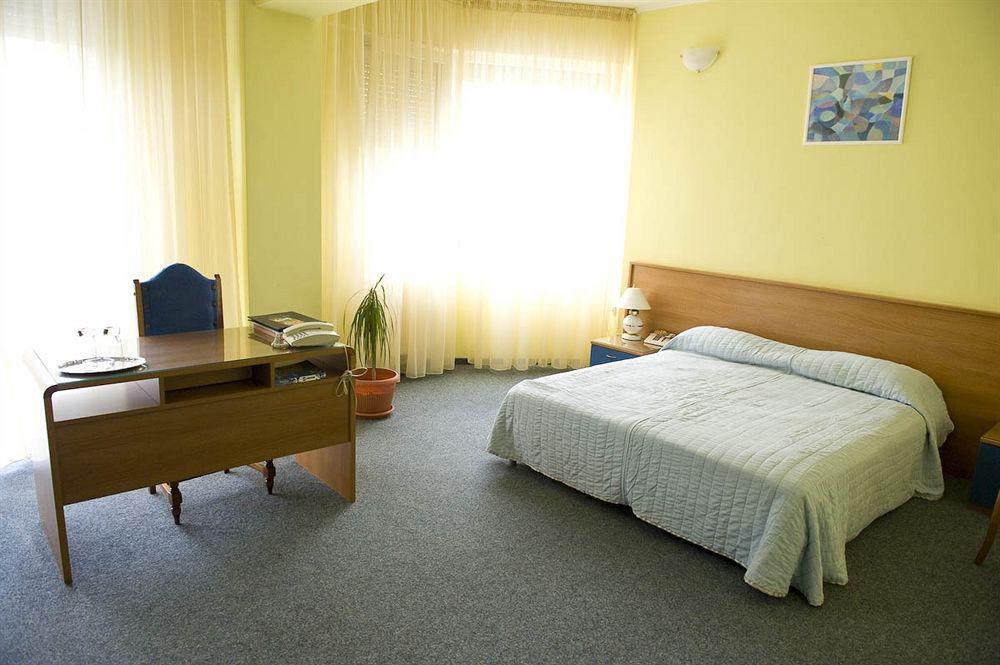 Hotel Reghina Timisoara Bagian luar foto